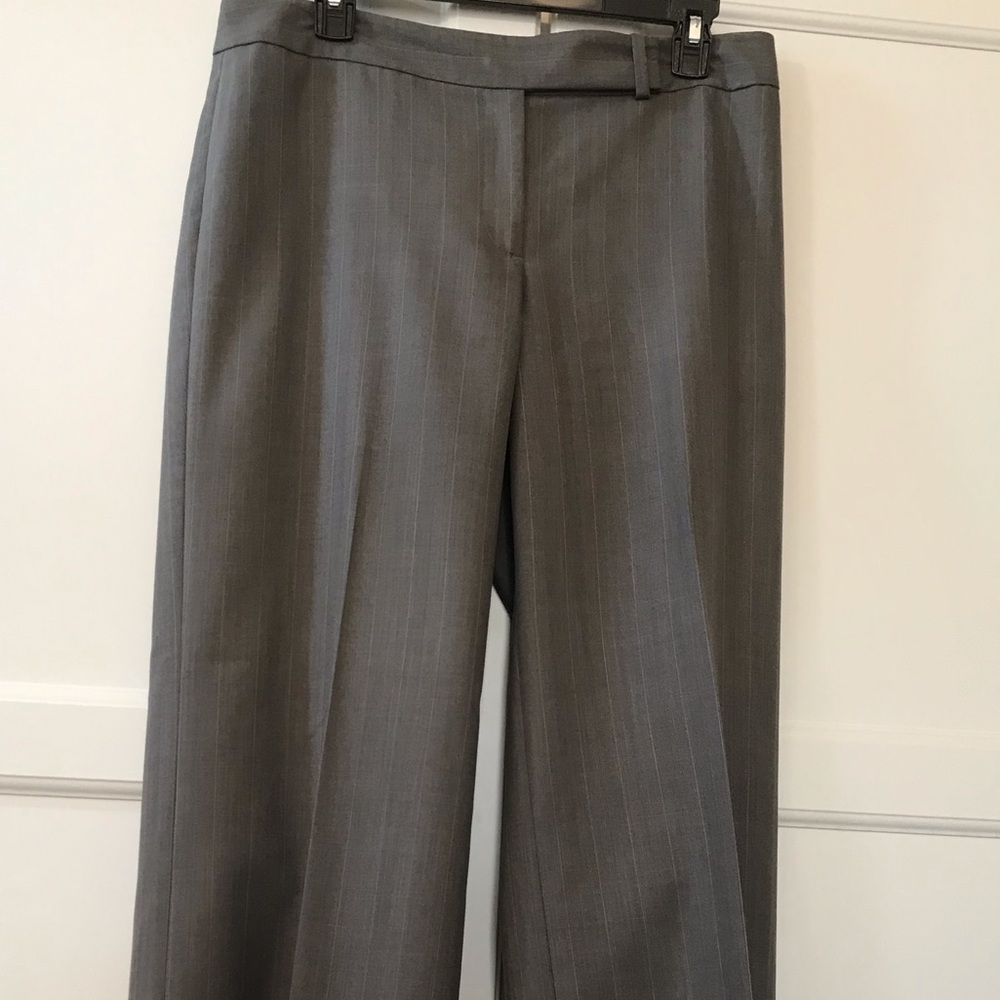 Ann Taylor signature lined gray pinstripe 8 pants